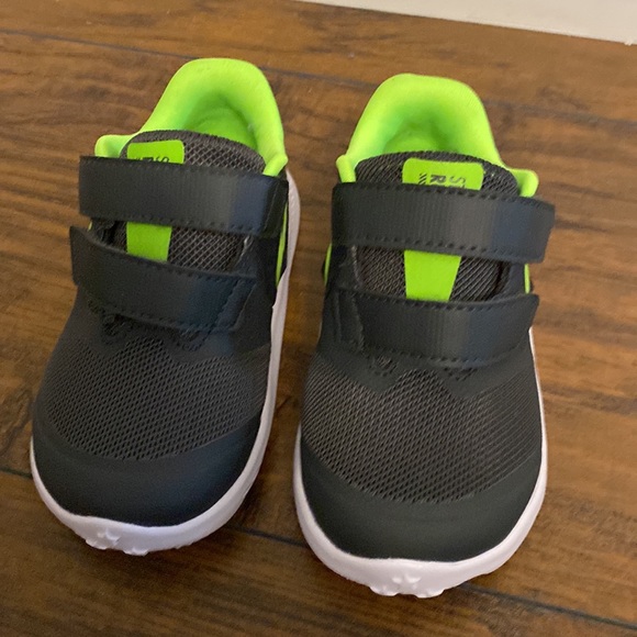 New! Toddler Nike Run Star - Size 6 - Picture 2 of 4